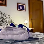 Nottolini House - A Due Passi Dal Centro Di *